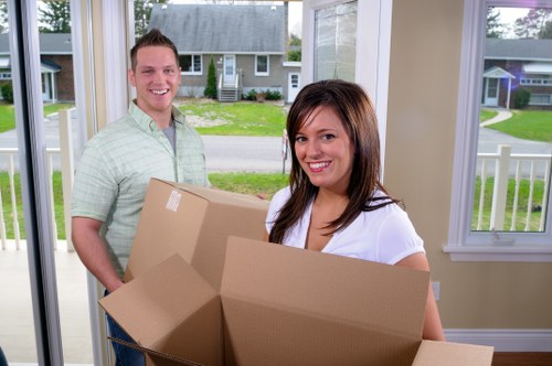 House removalists preparing a local Eltham home move