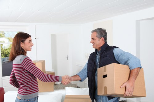 Local removal truck hire for residential moving day in Eltham